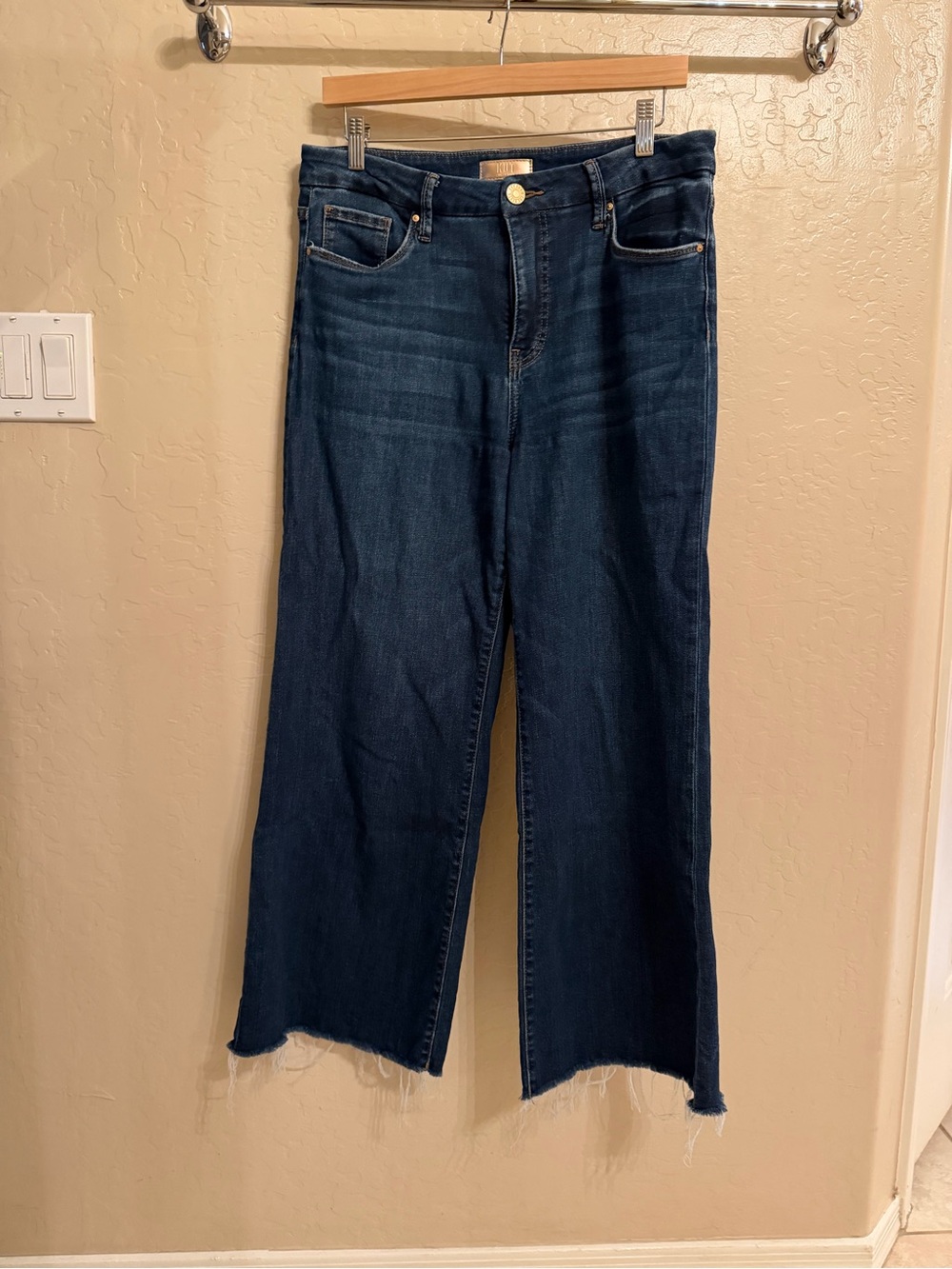 Kut from the Kloth Wide Leg High-Rise Jeans in Medium Blue Wash - Picture 3 of 4